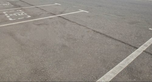 В ТиНАО недалеко от поселка Коммунарка незаконную автостоянку власти заменили на бесплатную парковку на 80 машиномест