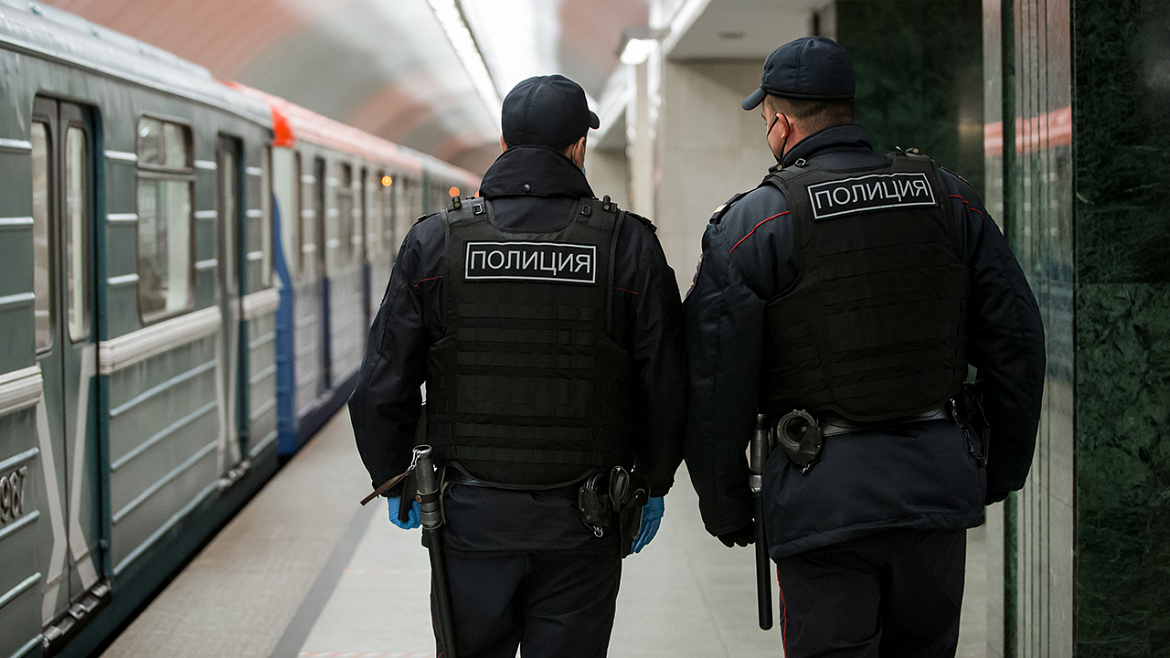 https://mvdmedia.ru/news/operativnye-novosti/sotrudniki-politsii-zaderzhali-podozrevaemogo-v-popytke-ogrableniya-passazhirki-metro/