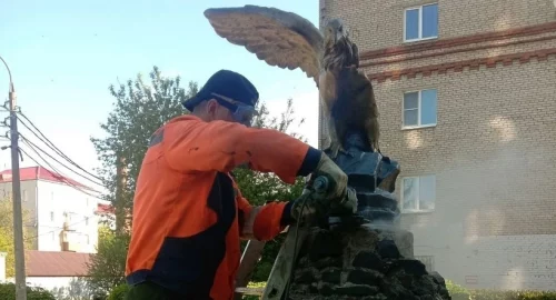 В Подольске пришлось демонтировать фигуру орла после вандалов